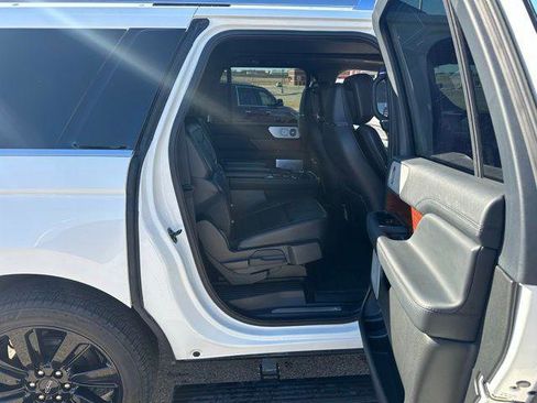 Used 2023 Lincoln Navigator L Reserve image 18