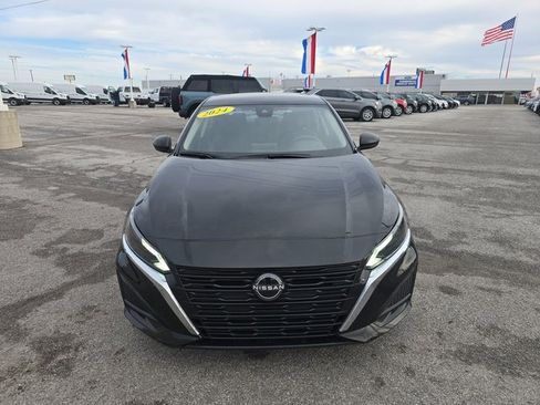 Used 2024 Nissan Altima 2.5 SV image 10