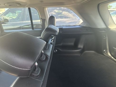 Used 2023 Jeep Grand Cherokee Limited image 11