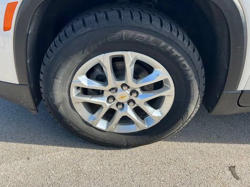 Used 2022 Chevrolet Traverse LS AWD/4WD image 12