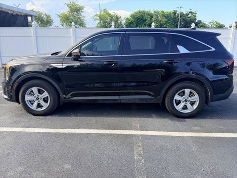 Used 2025 Kia Sorento LX FWD image 3