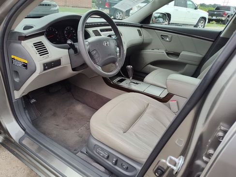 Used 2009 Hyundai Azera GLS w/ Premium Pkg 2 FWD image 2