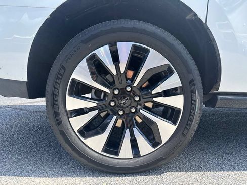 Used 2025 Ford Expedition Max Platinum w/ Driver's Package AWD/4WD image 49