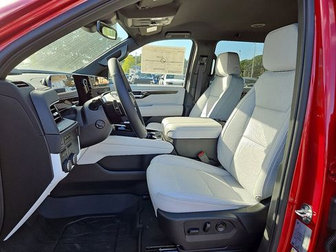 New 2025 Chevrolet Suburban Premier image 11