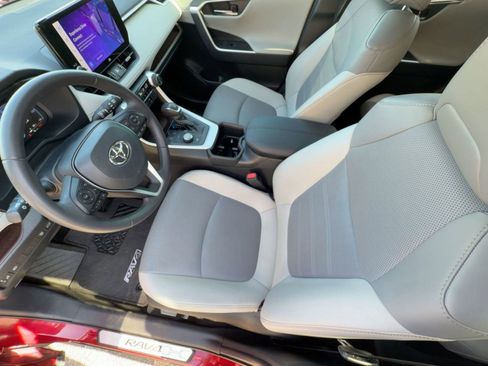 Used 2023 Toyota RAV4 Limited image 4