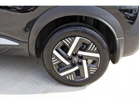 Certified 2025 Nissan Kicks SV image 30