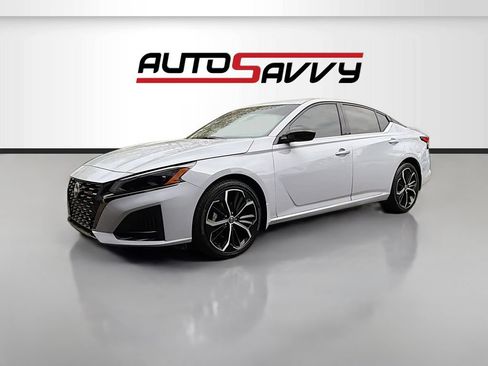 Used 2025 Nissan Altima 2.5 SR FWD image 3