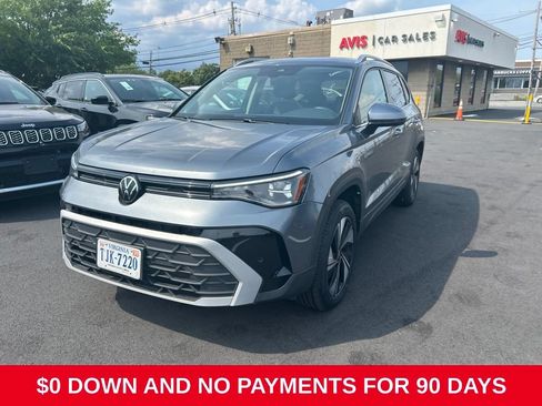 Used 2025 Volkswagen Taos SE AWD/4WD image 1
