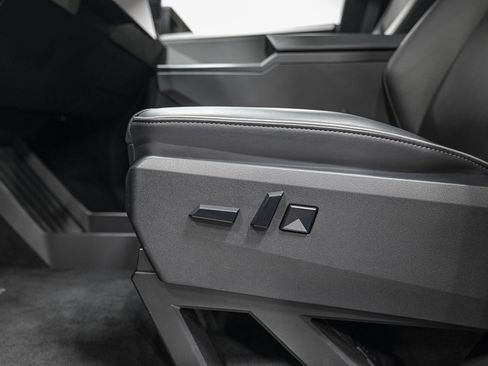 Used 2025 Tesla Cybertruck AWD Crew Cab image 13