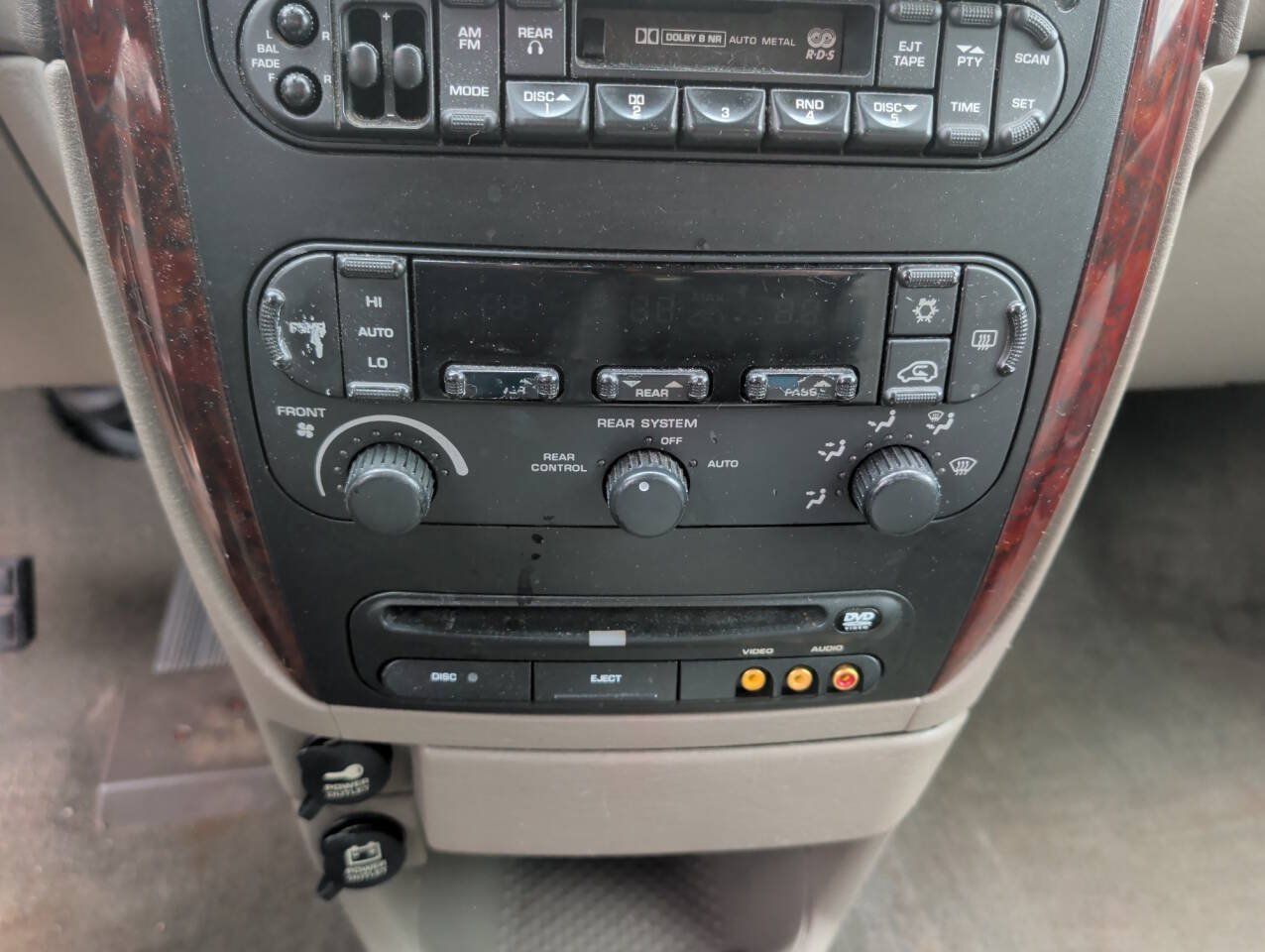 Used 2003 Chrysler Town & Country LXi FWD image 37