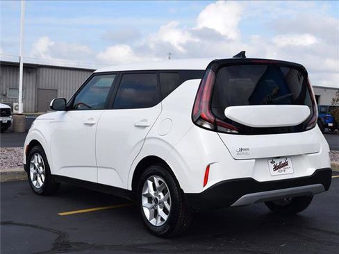 Used 2023 Kia Soul LX w/ LX Technology Package image 7