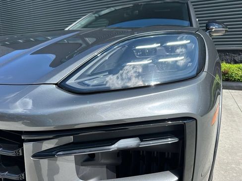 Certified 2024 Porsche Cayenne Coupe AWD/4WD image 9
