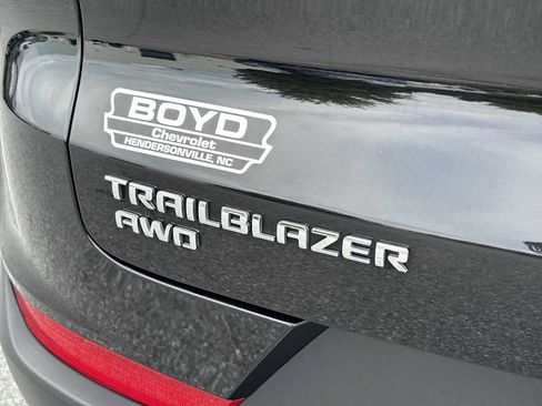 Used 2025 Chevrolet TrailBlazer LT AWD/4WD image 28