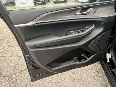 New 2025 Jeep Grand Cherokee L Limited w/ Black Appearance Package image 13