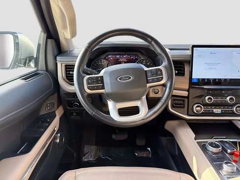 Used 2024 Ford Expedition Limited image 18
