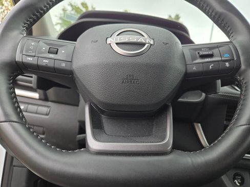 Used 2025 Nissan Rogue SV AWD/4WD image 12