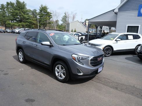 Used 2020 GMC Terrain SLE w/ Driver Convenience Package image 2