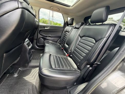 Used 2019 Ford Edge SEL w/ Equipment Group 201A AWD/4WD image 16