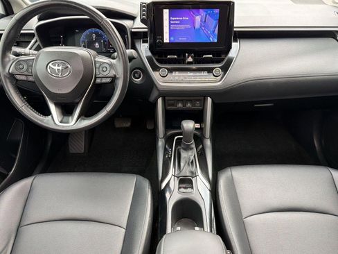 Used 2023 Toyota Corolla Cross XLE w/ Convenience Package AWD/4WD image 24