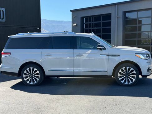 Used 2022 Lincoln Navigator L Reserve AWD/4WD image 3