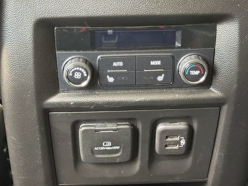 Used 2021 Chevrolet Traverse Premier FWD image 15