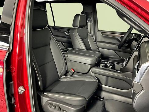 New 2025 GMC Yukon XL Elevation image 12