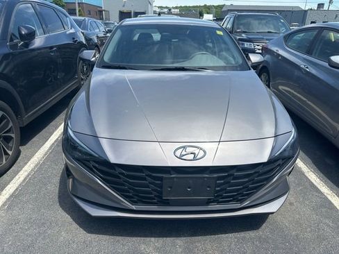 Used 2023 Hyundai Elantra SEL w/ Convenience Package FWD image 2