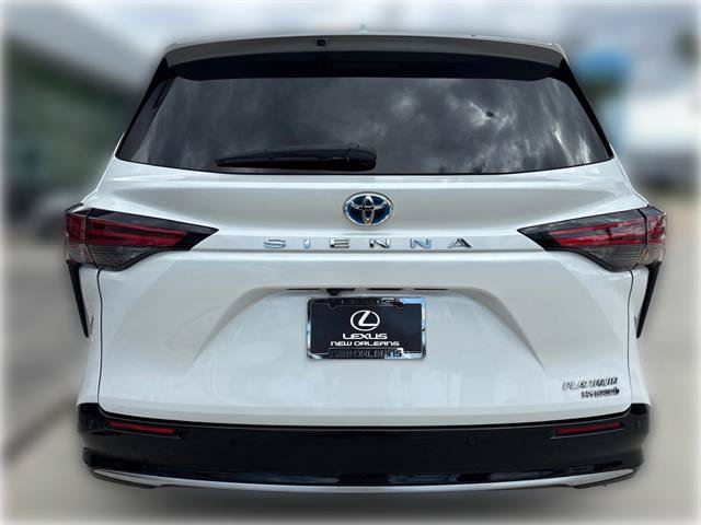 Used 2024 Toyota Sienna Platinum FWD image 7
