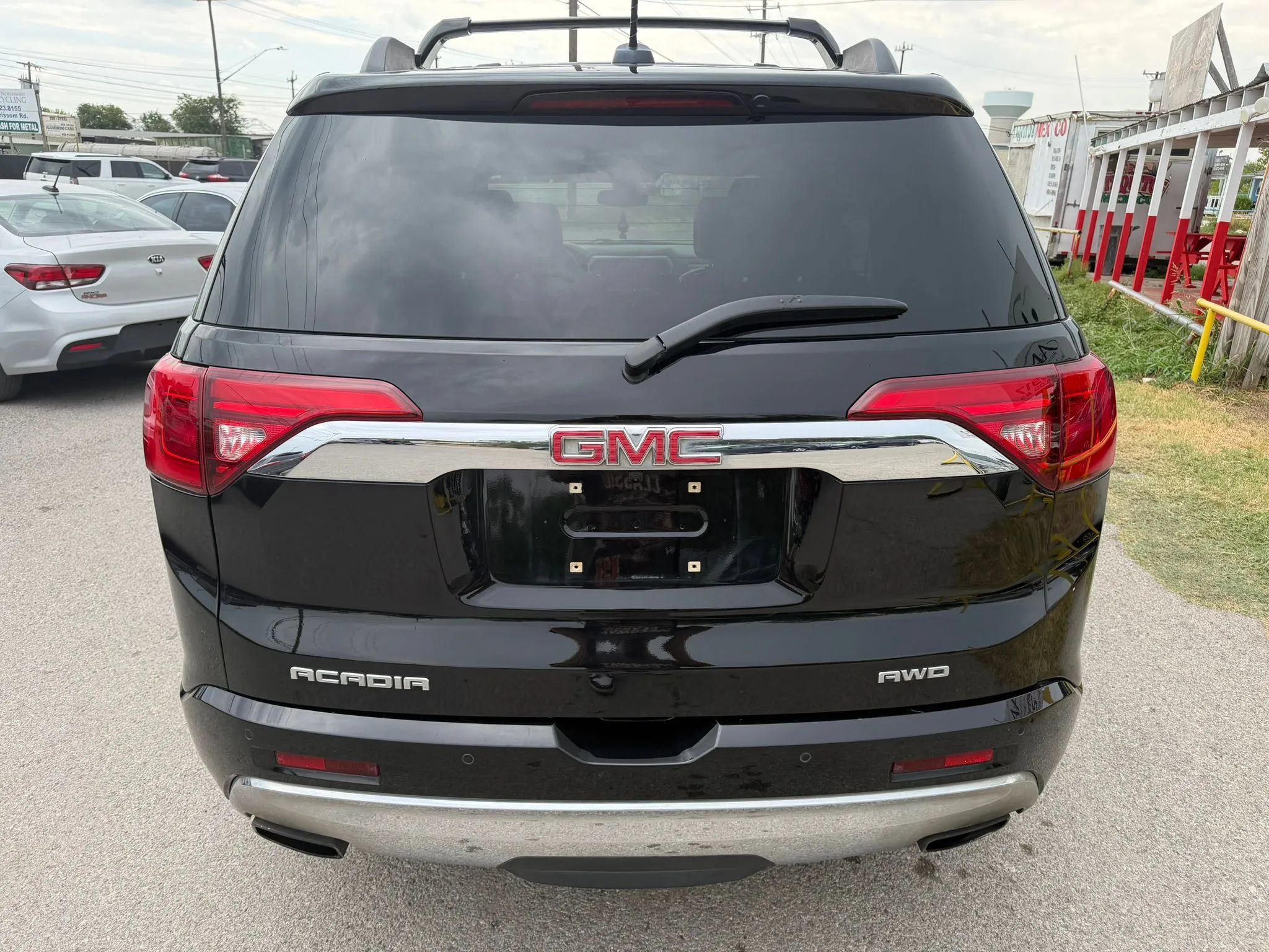 Used 2017 GMC Acadia Denali w/ Technology Package AWD/4WD image 2