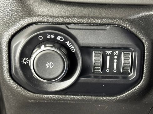 Used 2022 Jeep Wrangler Unlimited Sahara AWD/4WD image 28