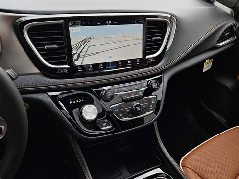 New 2026 Chrysler Pacifica Pinnacle image 20