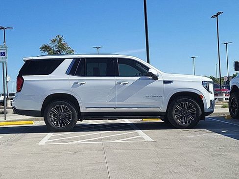 Used 2022 GMC Yukon SLT w/ SLT Luxury Package AWD/4WD image 9
