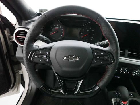 Used 2026 Chevrolet Trax RS FWD image 16