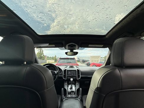 Used 2014 Porsche Cayenne Platinum Edition AWD/4WD image 23