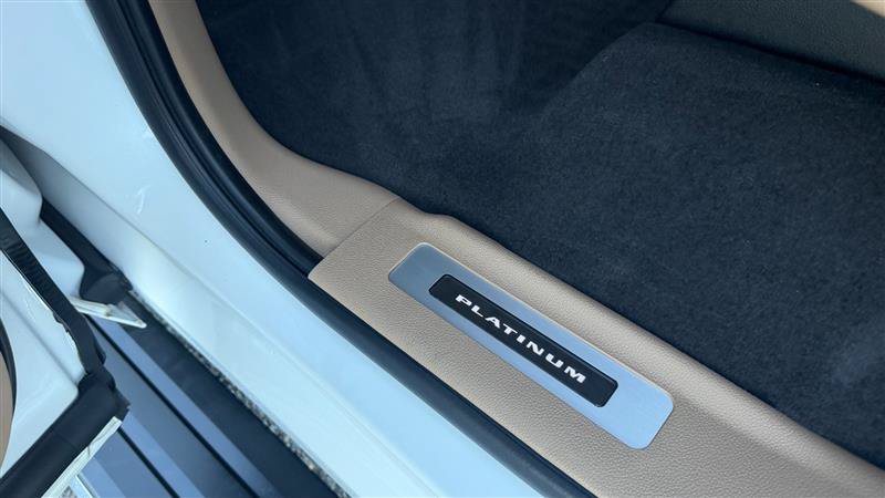 Used 2020 Cadillac Escalade Platinum AWD/4WD image 28