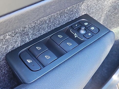 New 2026 Volvo XC40 B5 Core w/ Protection Package Premier image 16