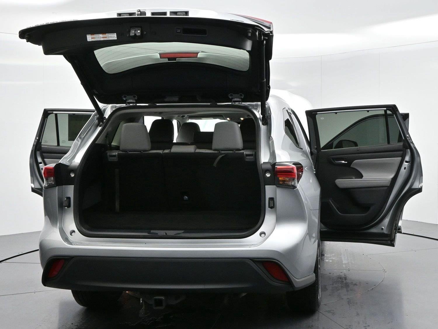 Used 2022 Toyota Highlander XLE FWD image 48