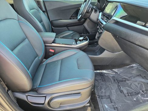 Used 2022 Kia Niro EX Premium w/ Cold Weather Package image 38