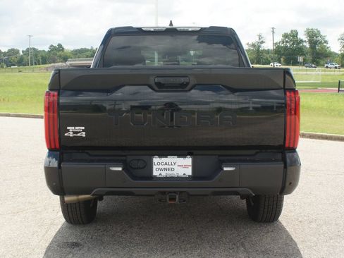 Used 2022 Toyota Tundra SR5 w/ SR5 Convenience Package AWD/4WD image 3