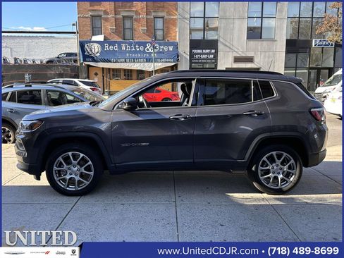 Used 2022 Jeep Compass Latitude image 7