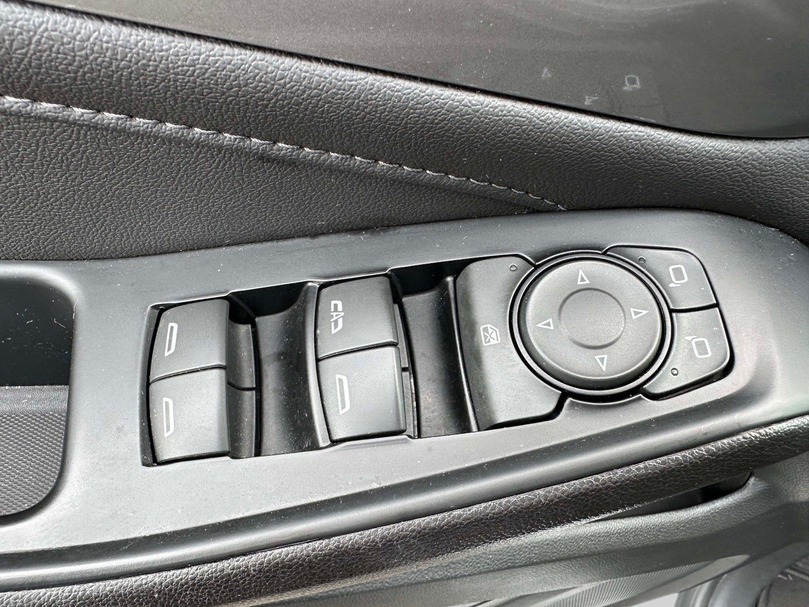 Used 2023 Chevrolet Traverse LT AWD/4WD image 18