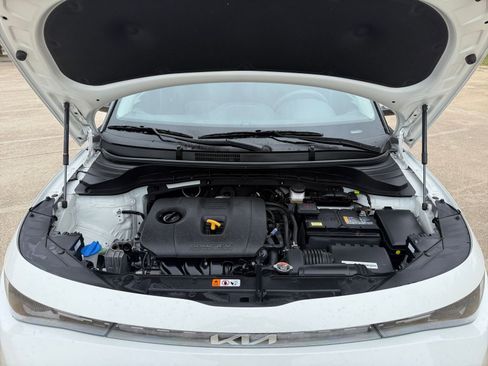 Used 2025 Kia Soul LX w/ LX Technology Package FWD image 32