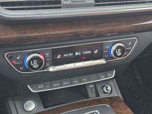 Used 2019 Audi Q5 Prestige w/ Prestige Package image 33