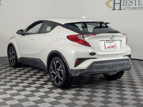 Used 2019 Toyota C-HR XLE FWD image 5