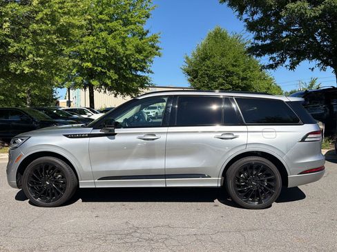 Used 2024 Lincoln Aviator Reserve w/ Jet Package AWD/4WD image 2