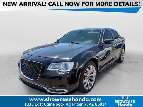 Used 2020 Chrysler 300 Limited RWD image 1