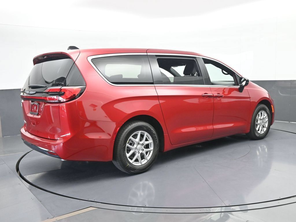 New 2026 Chrysler Pacifica Select FWD image 6