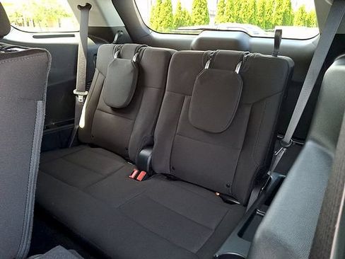 Used 2023 Ford Explorer XLT AWD/4WD image 11