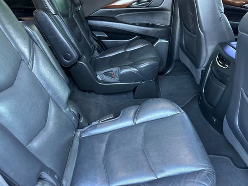 Used 2019 Cadillac Escalade 2WD 4dr image 28