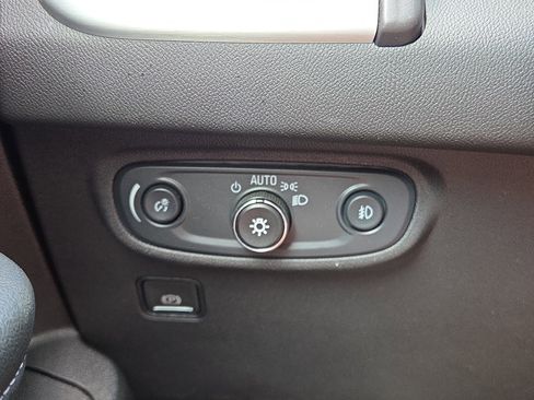 Used 2024 GMC Terrain SLT image 26